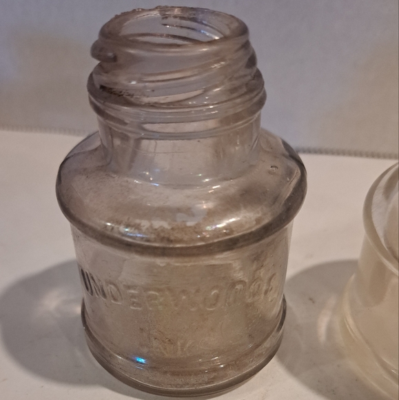 3 Fountain School Desk Inkwell, 1 Moyer, 1 Purple Underwood and 1 clear. - Picture 3 of 6